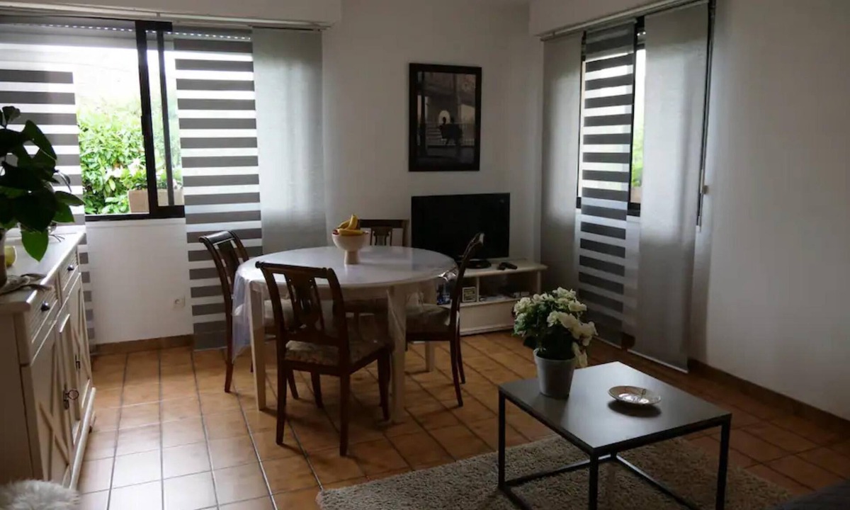 Pau Nord Apartment | Fully self-contained apartment with large garden