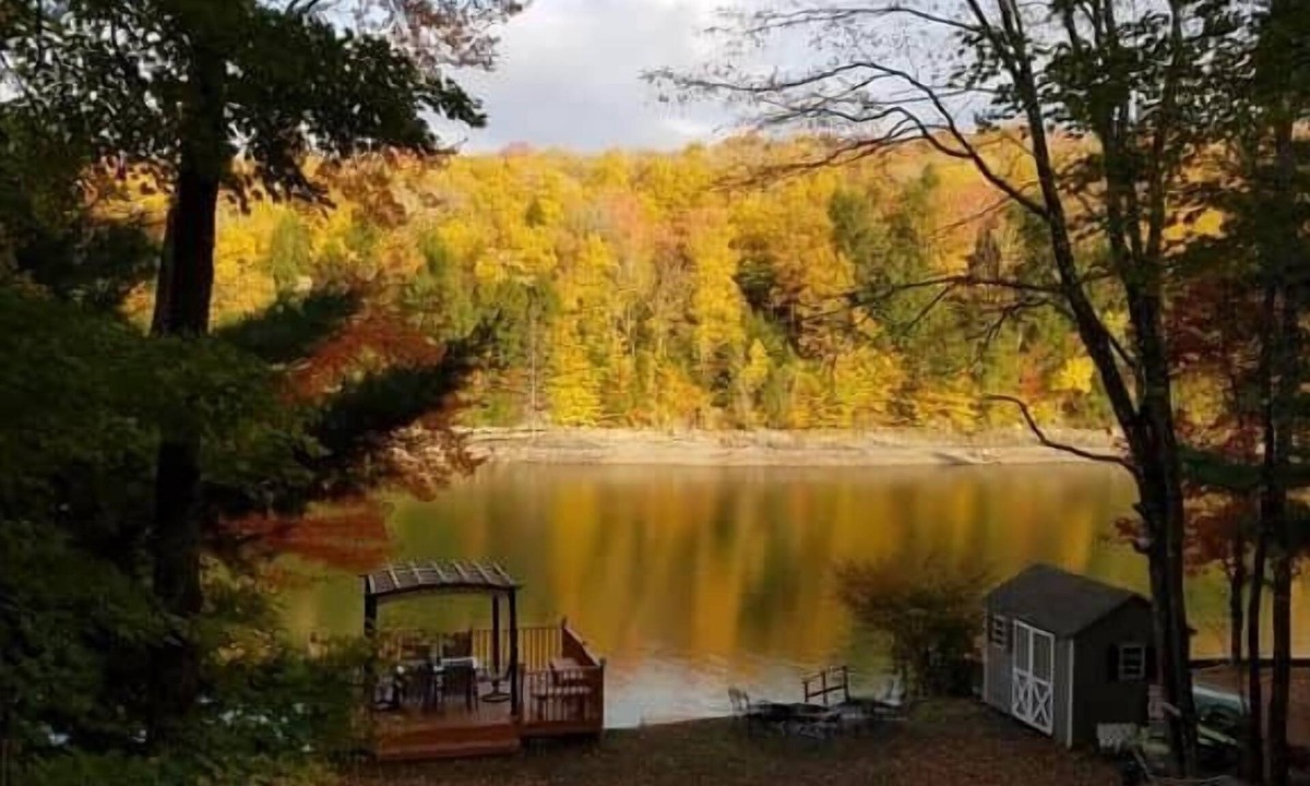 Mongaup Valley House | Fun 5 Bedroom Lakefront Cottage