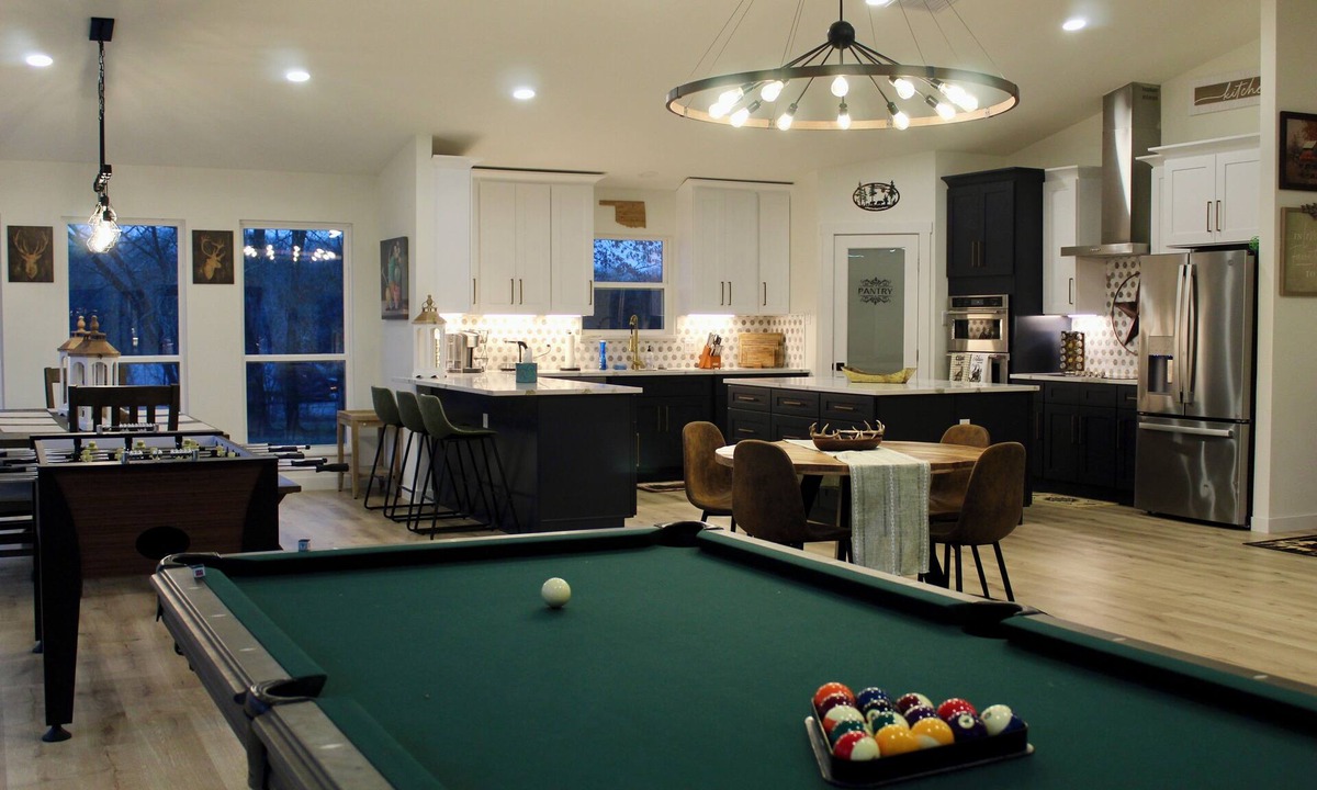 Atoka Cabin | Fun and Relaxing Oklahoma Cabin/Located by Lake Texoma and Casino
