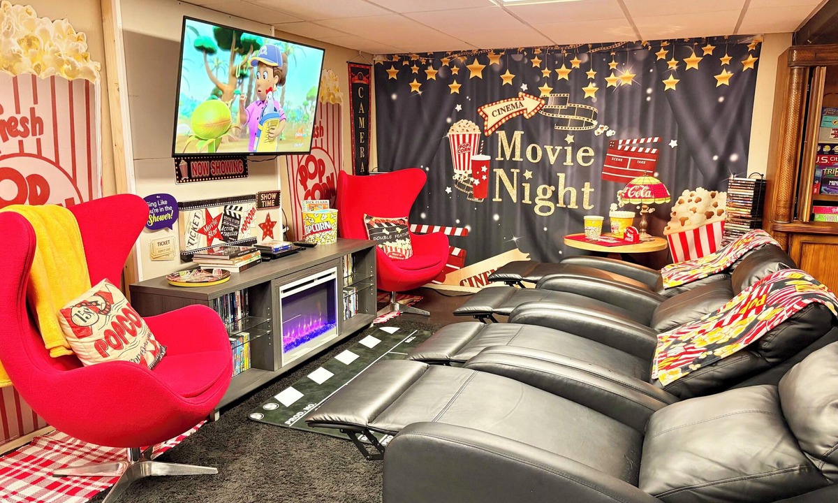 Ottawa House | Fun Escape 1 - Starved Rock - Skydive- Game Room