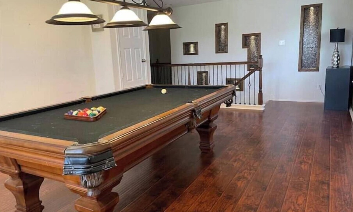 Far North Central House | Fun-Filled 5BR Villa Madama with Pool Table and Gated Space