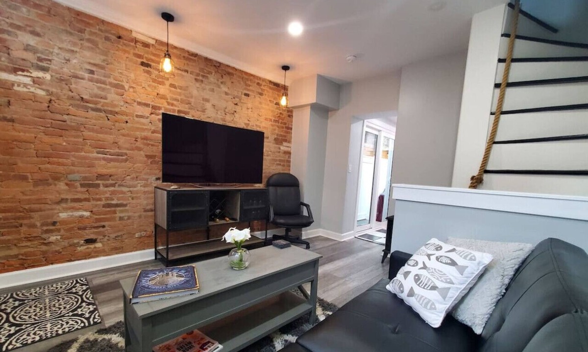 Fishtown Villa | Fun Fishtown Rowhome | Sleeps 4