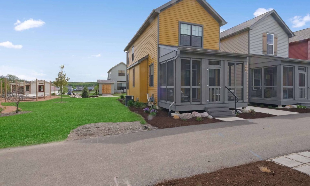 Ottawa House | Fun In The Sun â€“ A Bright andBreezy Getaway in Navvy Town