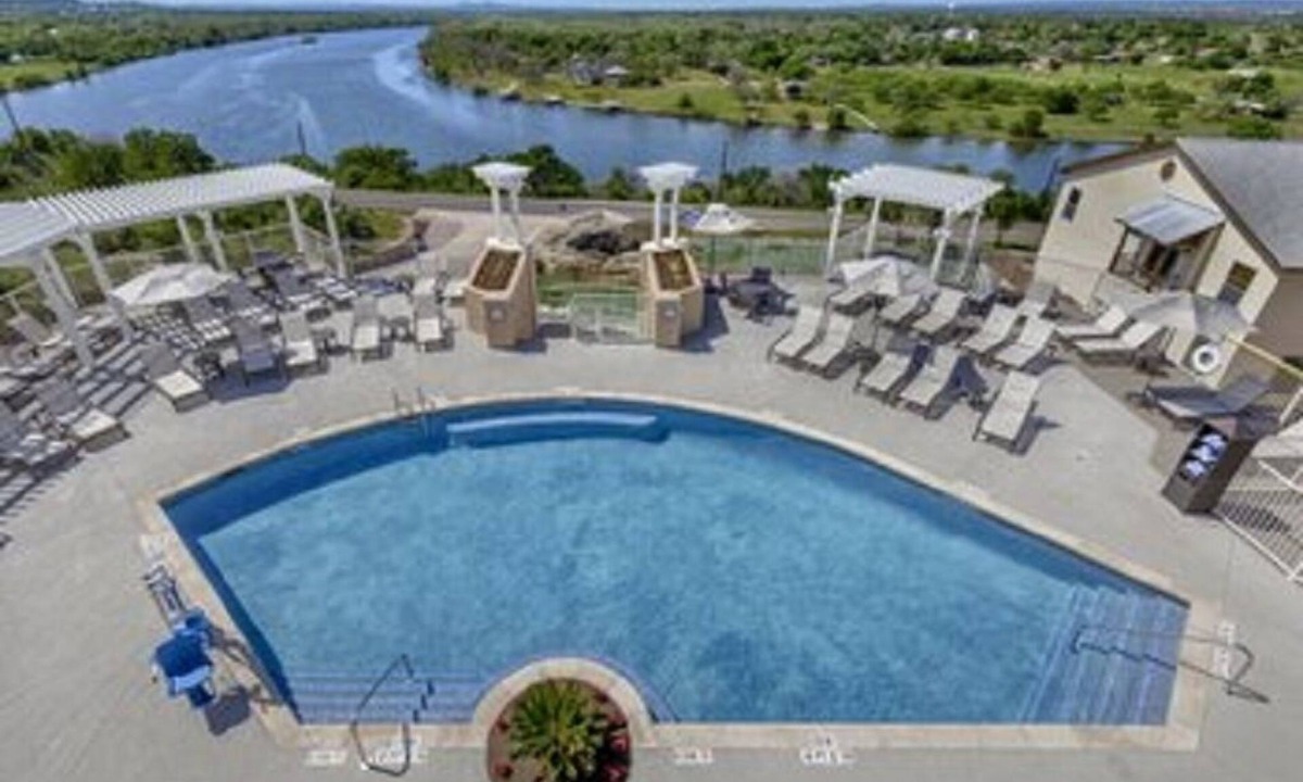 Marble Falls Resort | Fun on Lake & River & Country Side !