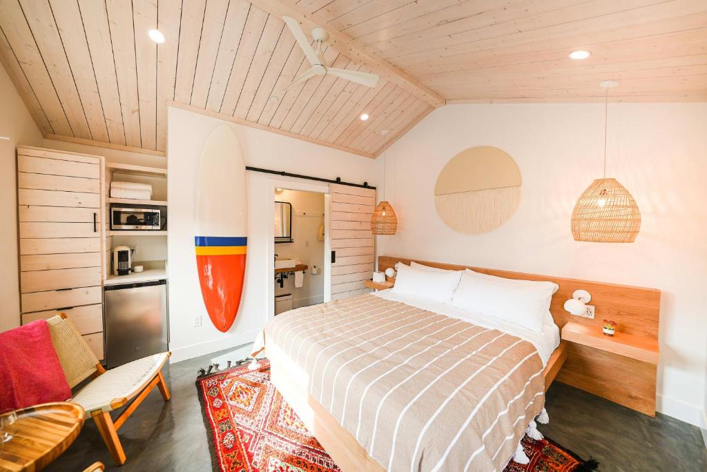 Stinson Beach Hotel | Funboard Room includes King Bed and Mini Kitchenette