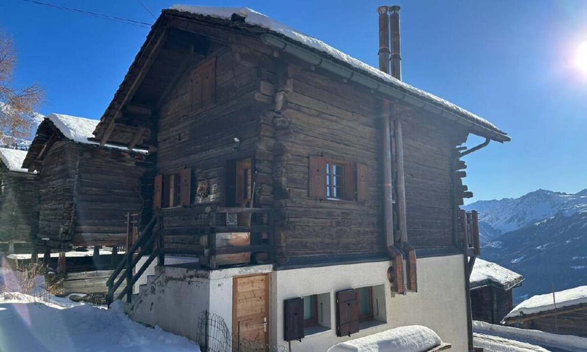 Chandolin Apartment | Functional apartment in the center of the old village of Chandolin, for 2 to 4 people.Outside: 2.5-r