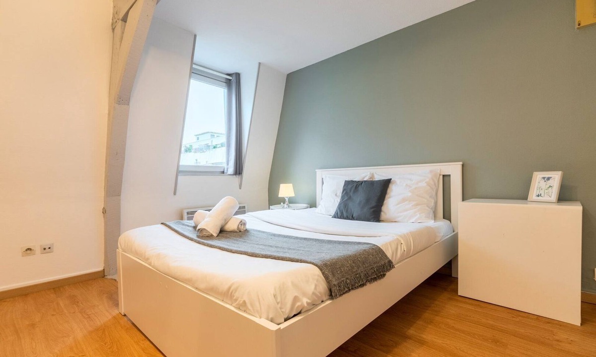 Wazemmes Apartment | Functional studio and equipped