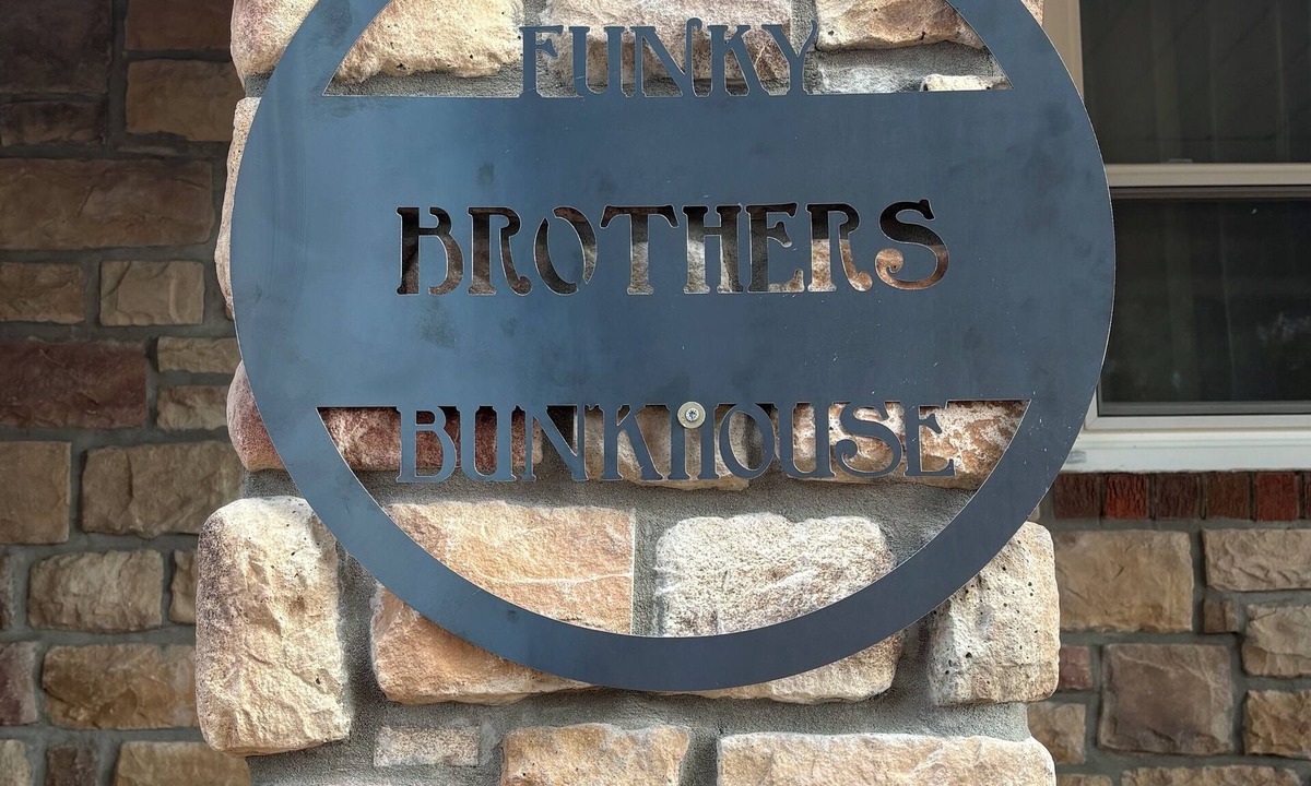 Waynesville House | Funky Brothers Bunkhouse n10 minutes to FLW.
