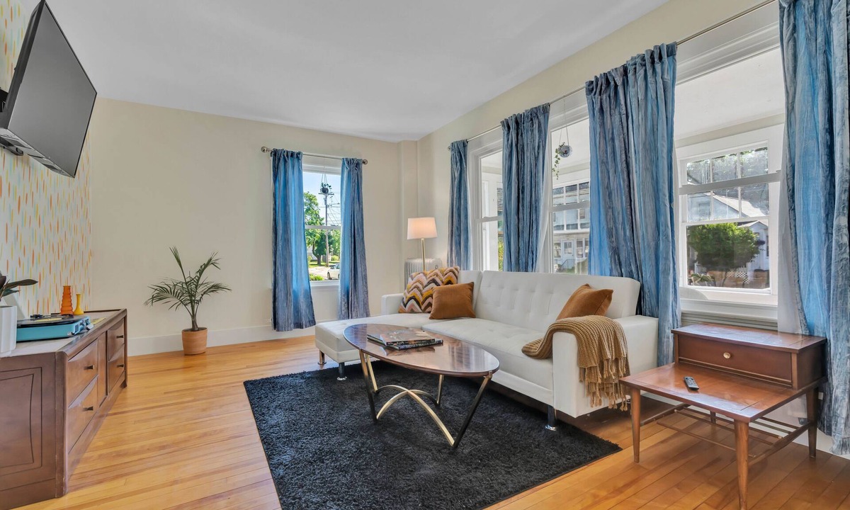 Sanford Apartment | Funky Bunk