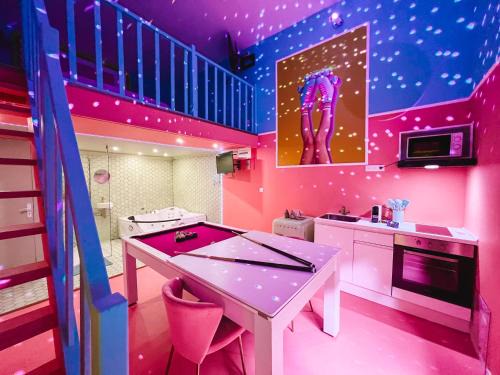 Douai Apartment | Funky House SPA - Jacuzzi - Salle de cinéma & Netflix - Billard - Nintendo switch & jeux