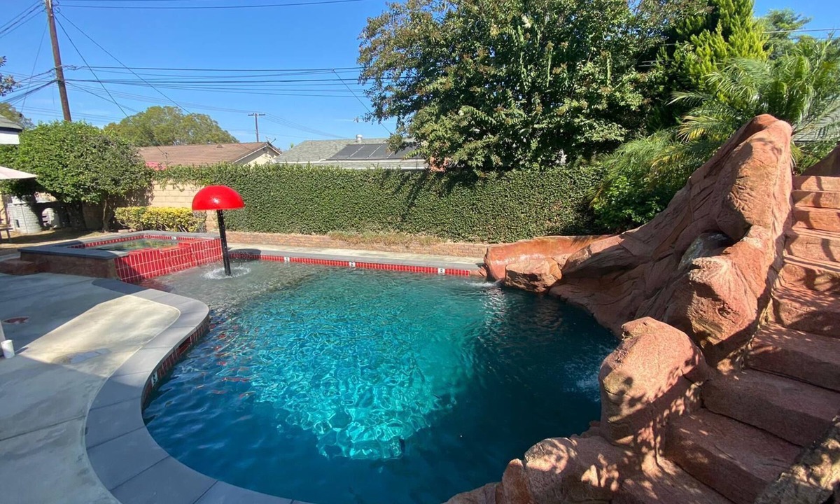 Hermosa Village House | Funtierland + Andy's House + Walk to Disneyland + Pool + Rock slide