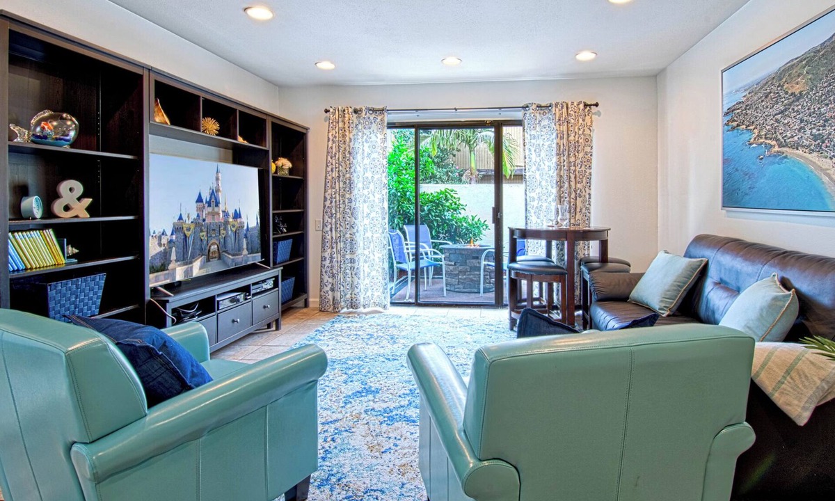Hermosa Village Condo | Funtierland + Tron + Walk to Disneyland Resort + Nursery + Pool