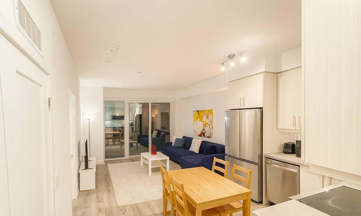 Bayview Glen Condo | Furnished 1+Den|Two bathrooms Richmondhill-Parking
