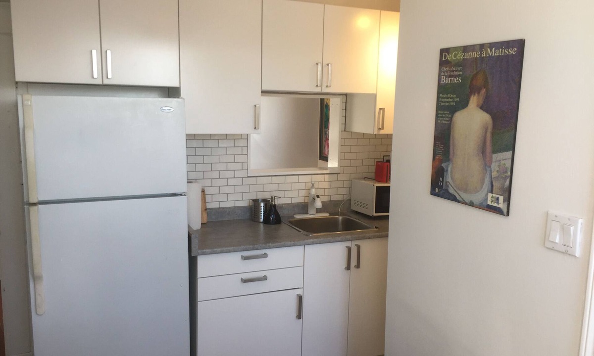 Palmerston - Little Italy Apartment | Furnished 2 bedroom flat on 3rd Floor of downtown family home. Walk everywhere!
