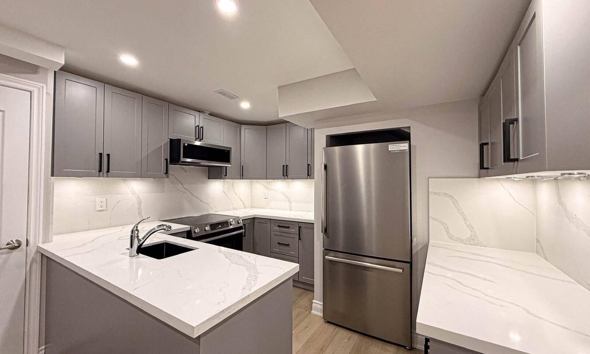 Halton Regional Municipality Apartment | Furnished 2-BR Suite | Private Entrance | Parking |Pond View