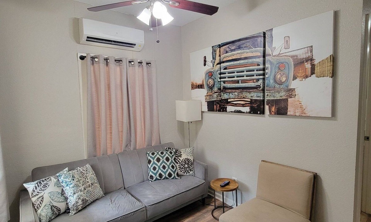 Beacon Hill Apartment | Furnished 2BR-1BTH-Free Parking- Pet Friendly -30% OFF