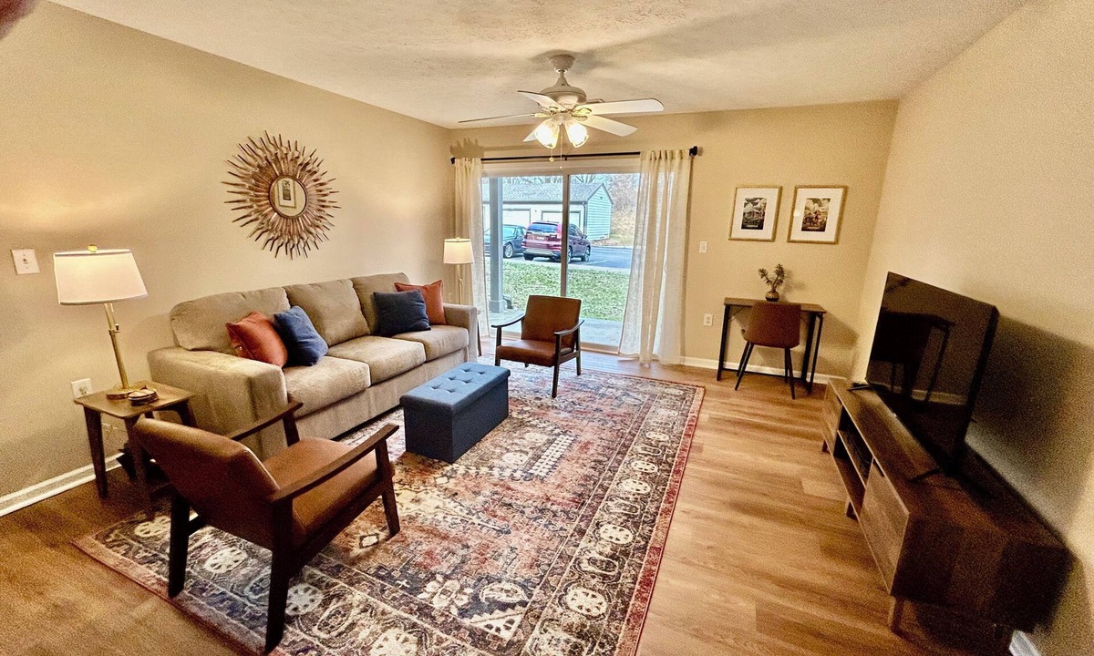 Buechel Condo | Furnished 2BR condo in east Louisville, close to airport and Churchill Downs!