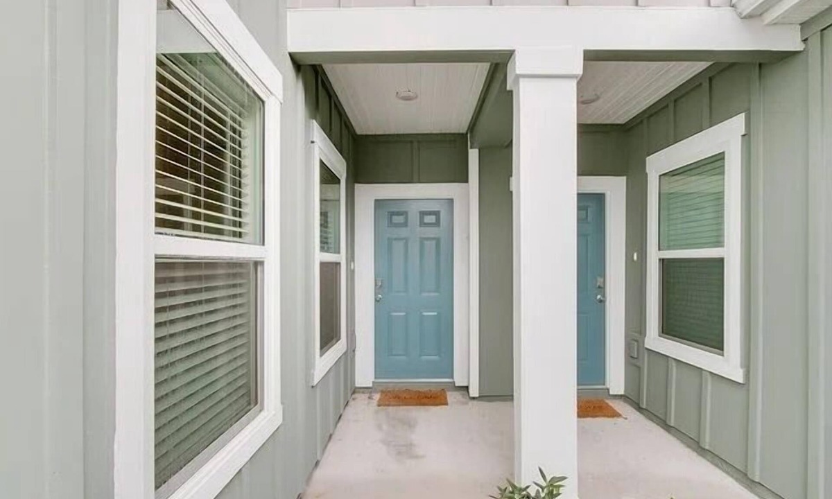 Baymeadows House | Furnished 3BR Townhome in Baymeadows