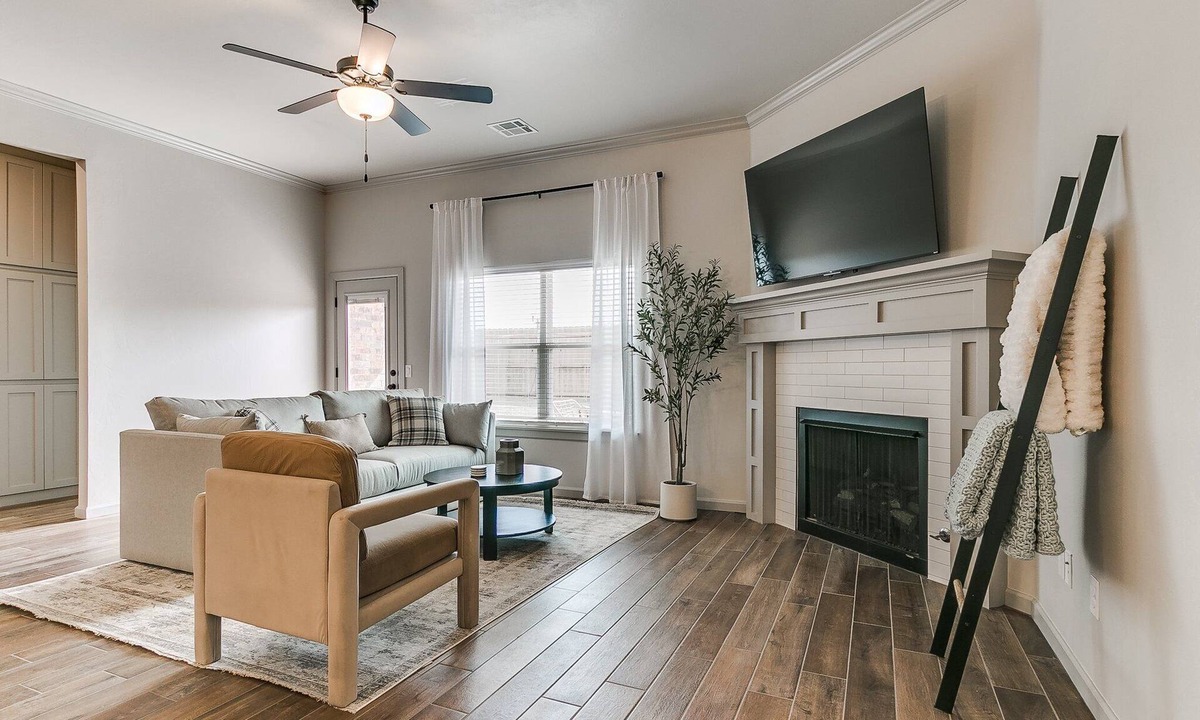 Wheatland House | Furnished 4 BR Yukon Home | Quiet Neighborhood
