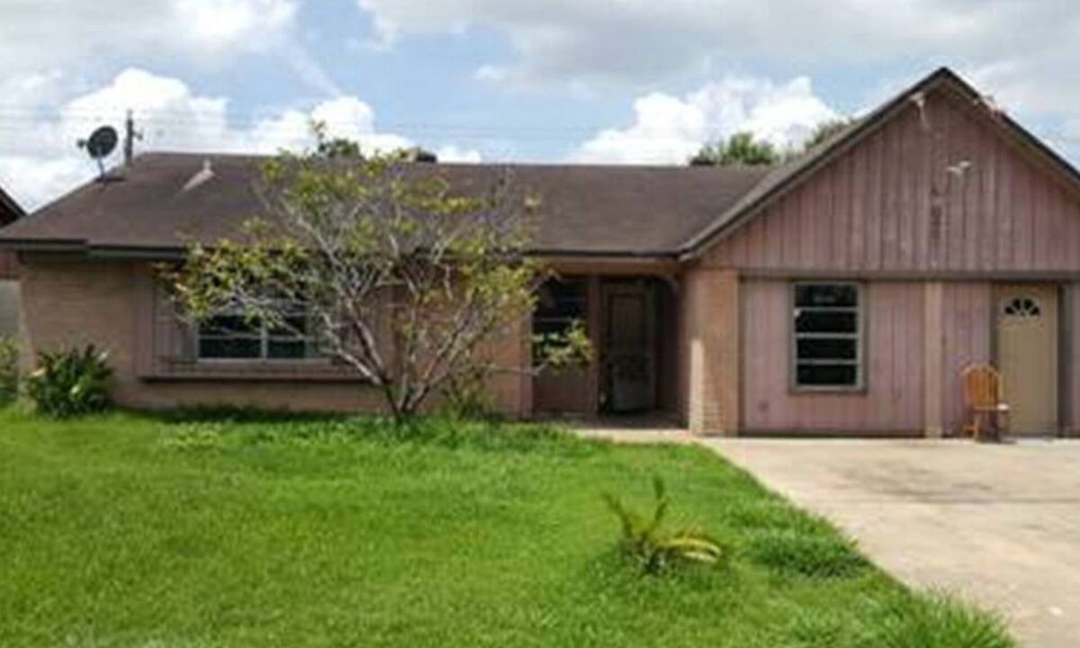 Cloverleaf House | Furnished 4BR Home – Easy Houston Access
