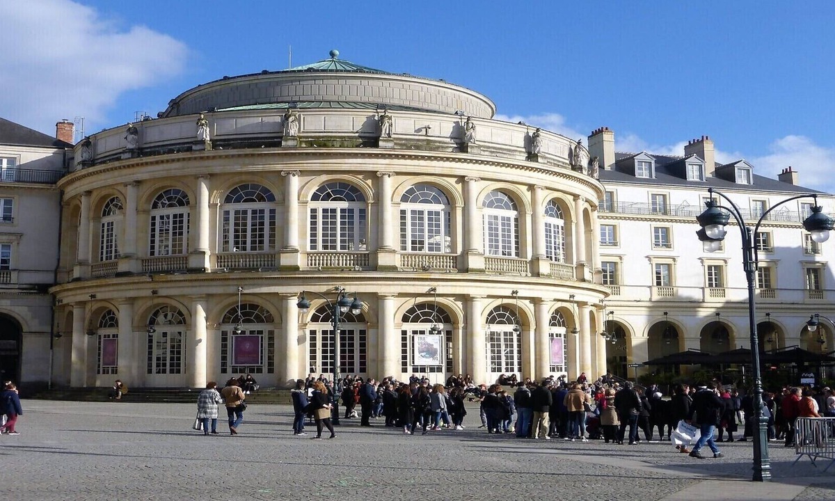 Villeneuve Apartment | Furnished apartment, near train station and metro