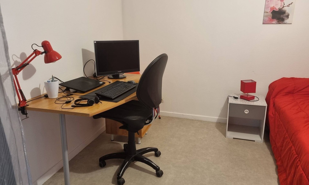 Pelussin Apartment | Furnished apartment with office