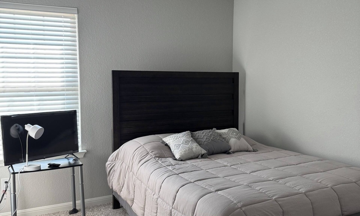 Williamson County House | Furnished clean newly room. No pet, smoking or party