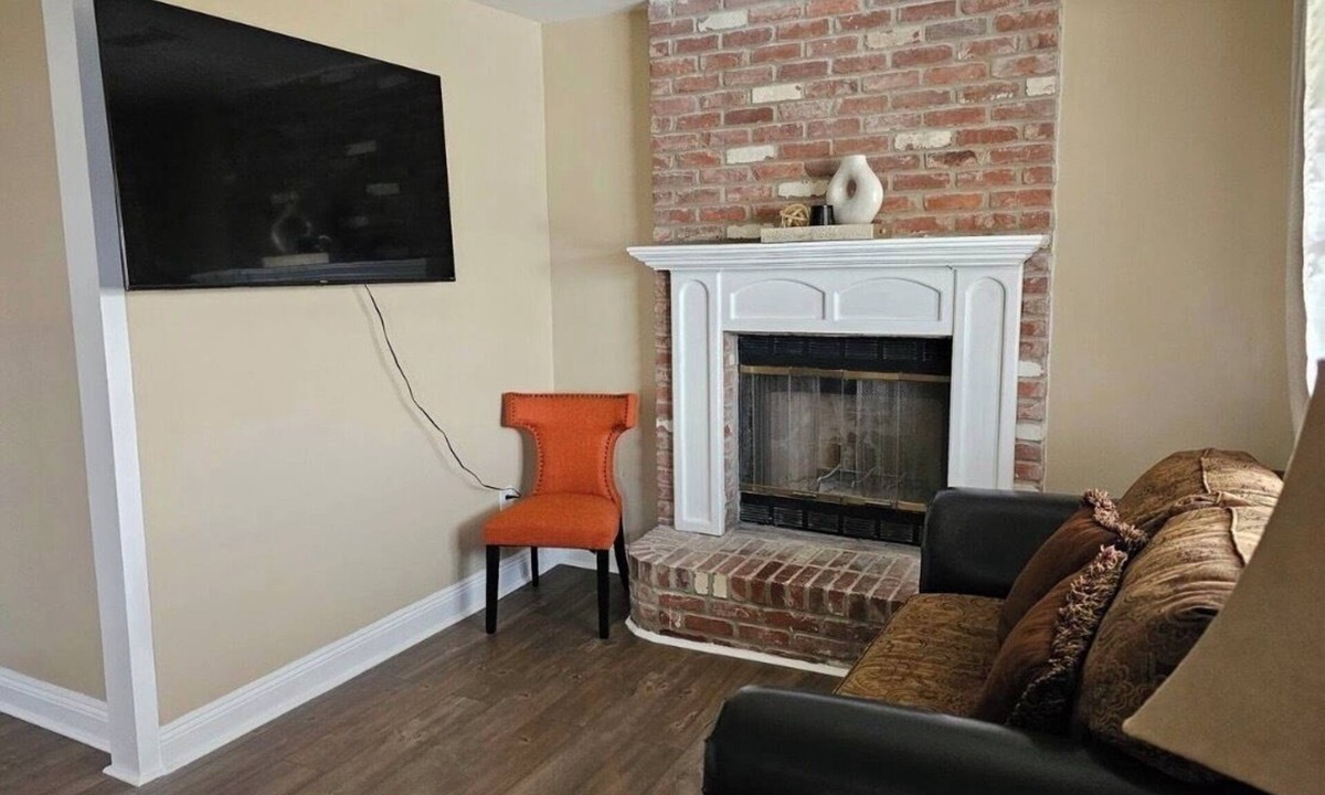 Baker House | Furnished Comfortable Home 1BR Near LSU, Downtown BR, Southern & Plants