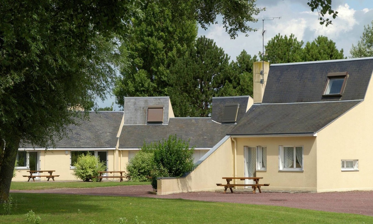 Pontorson Cottage | Furnished Cottage near Mont Saint-Michel
