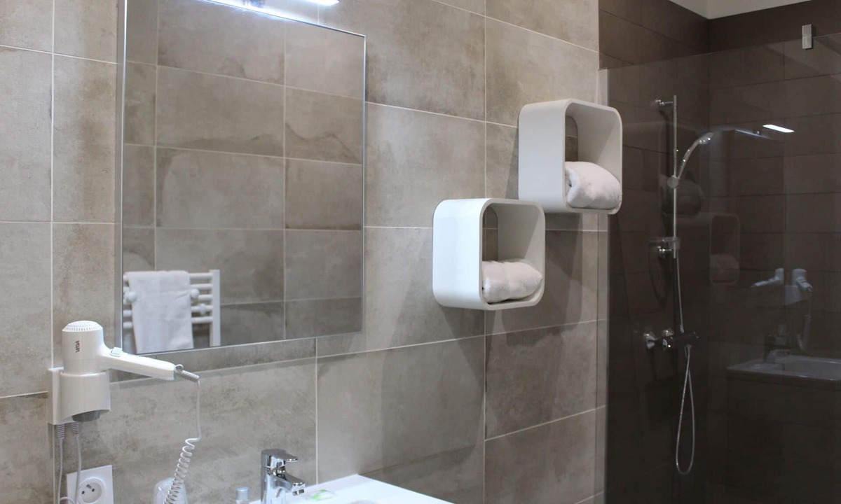 Les Tourrettes Apartment | Furnished studio* with swimming pool, Montélimar Nord freeway exit