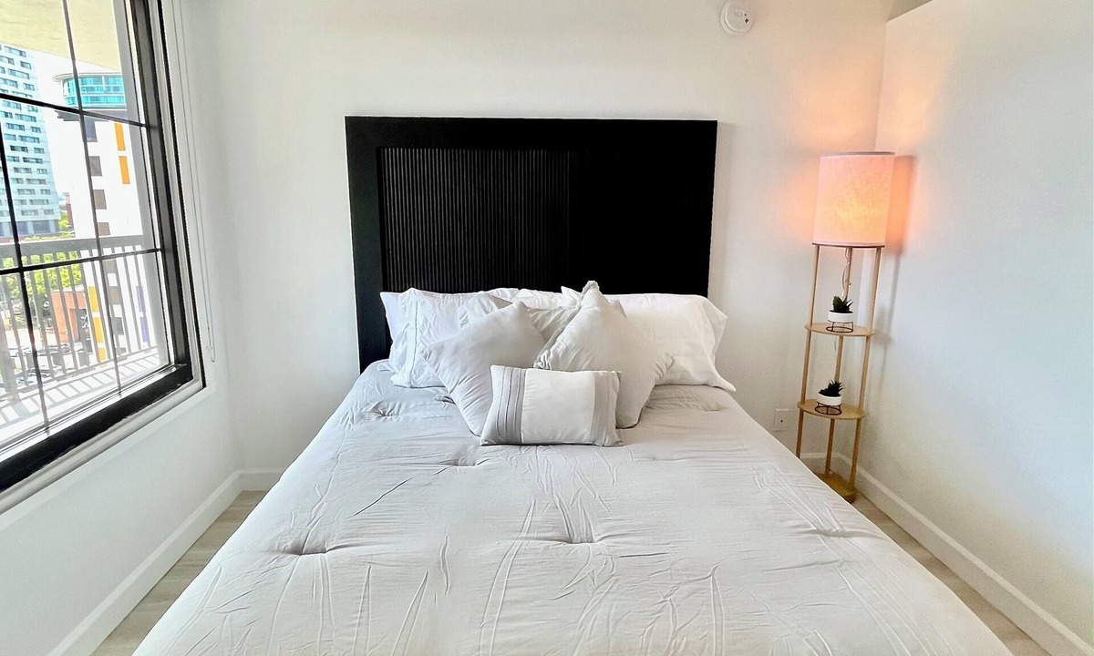 Downtown Baltimore Apartment | Furnished Studio – Indoor Pool 2 Blocks from UMMC