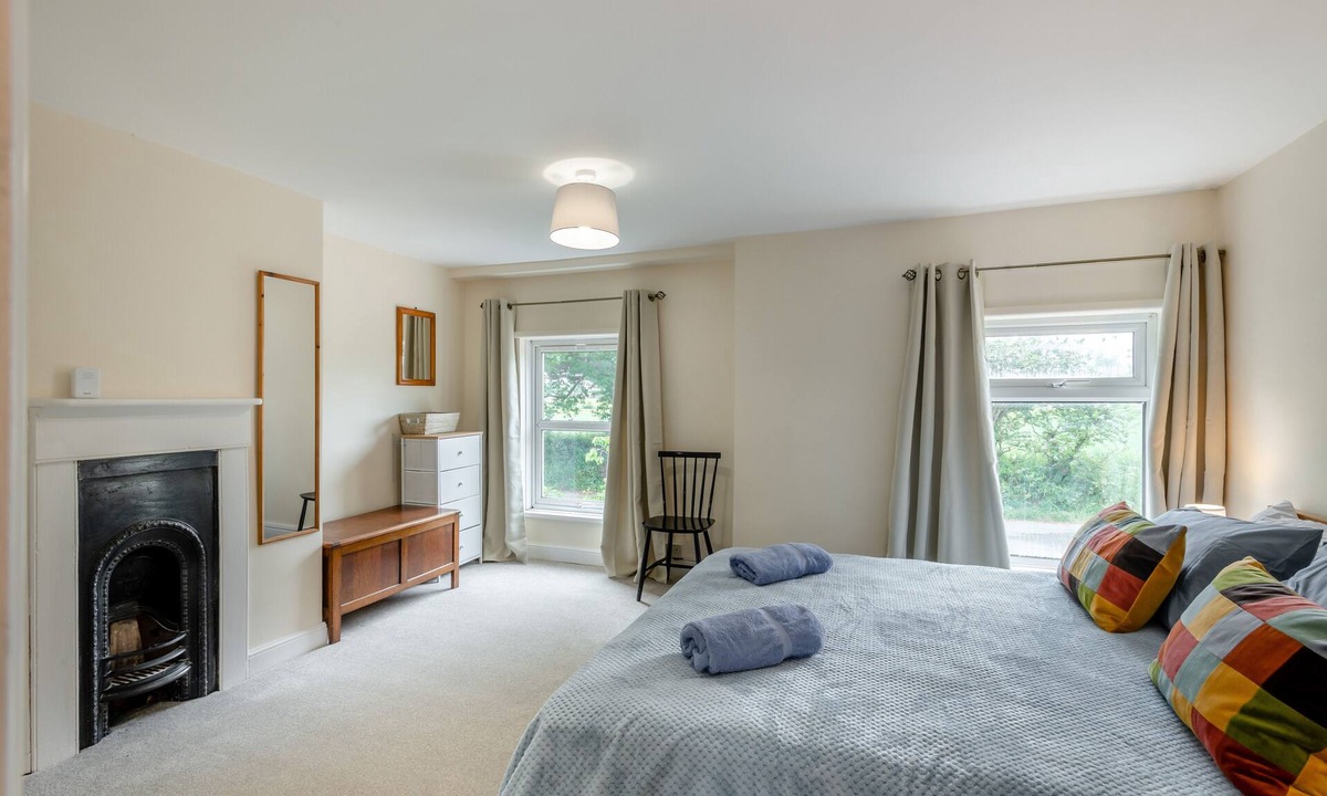 Hopton House | Furtherfield - Two Bedroom House, Sleeps 3