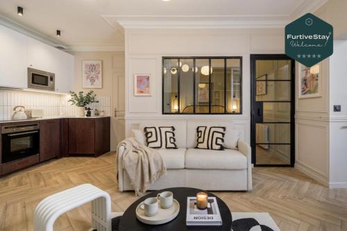 Quartier de l'Ecole-Militaire Apartment | Furtive - Bon Marché