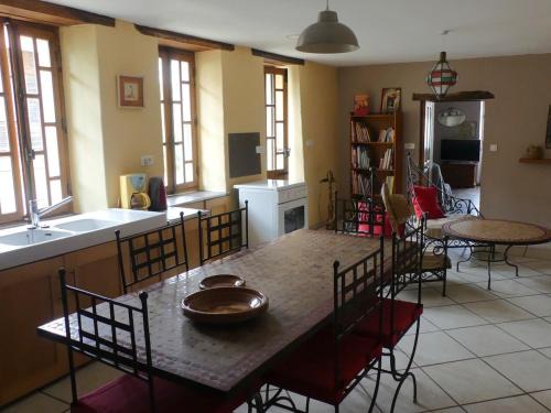 Rochefoucauld - Porte du Perigord House | Gîte Ô Pois Papillon