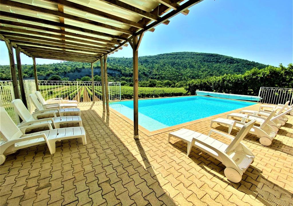Alba-la-Romaine House | Gîte 12-14p, 5ch, 3sdb, piscine chauffée en saison, terrain de pétanque et jeux extérieurs extérieurs