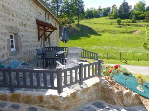 Apinac House | Gîte 3 Épis pour 4 Pers, Nature & Animaux Acceptés - FR-1-496-122
