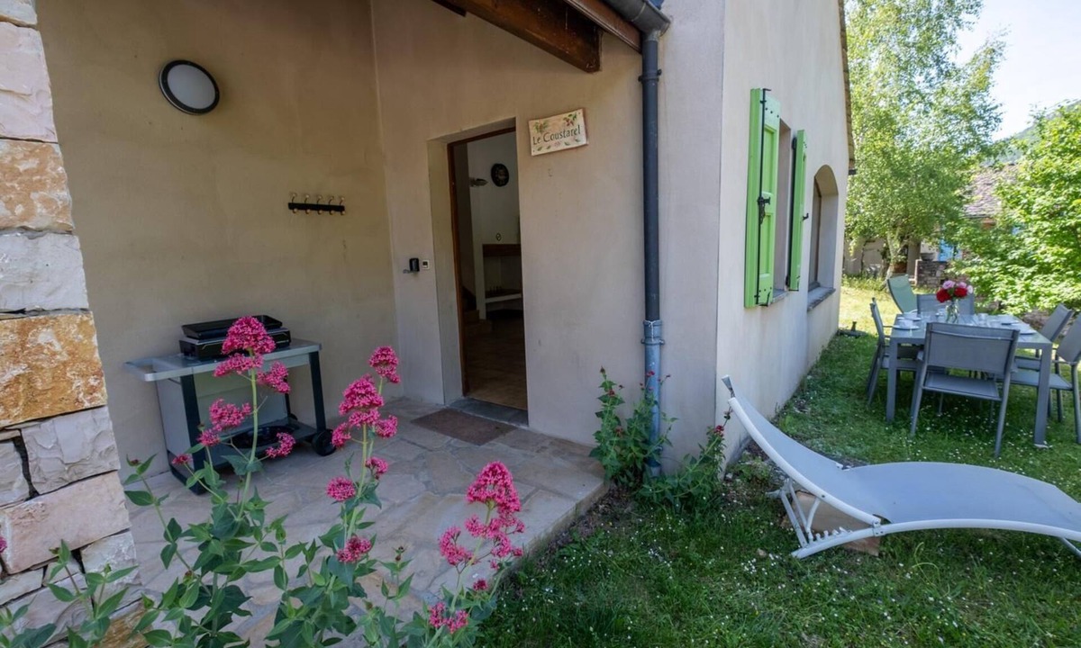 Saint-Rome-de-Dolan House | Gîte 4/6 pers. at Castel de la Peyre