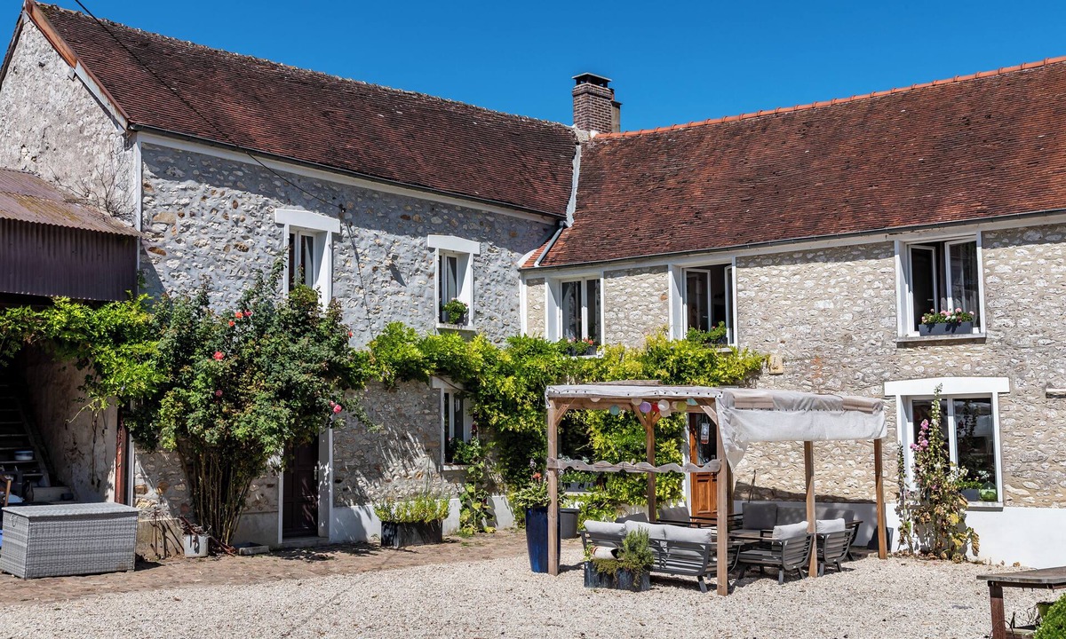 Saint-Mars-Vieux-Maisons House | Gîte avec piscine,WiFi in Saint Mars Vieux Maisons