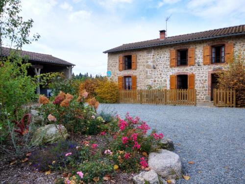 Les Salles House | Gîte accueillant pour 7 pers avec cheminée et terrasse - FR-1-496-225