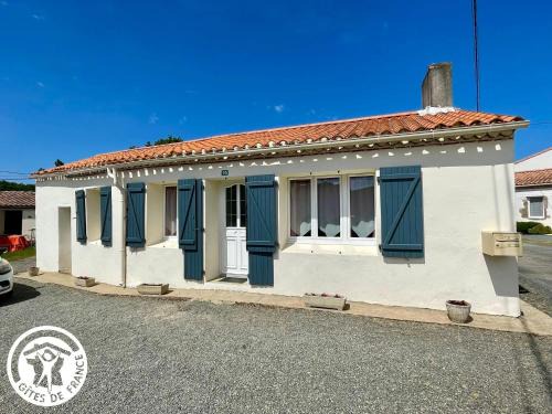 Saint-Julien-des-Landes House | Gîte au cœur du village - 6 pers. - FR-1-426-616