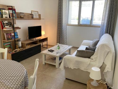 Saint-Doulchard House | Gîte au calme avec jardin et wifi à Saint-Doulchard - FR-1-586-68