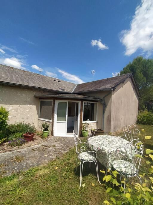 Ligueil House | Gîte Au Calme d'un Tilleul