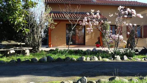 Villeneuve-de-Riviere House | Gîte Au-delà des cimes