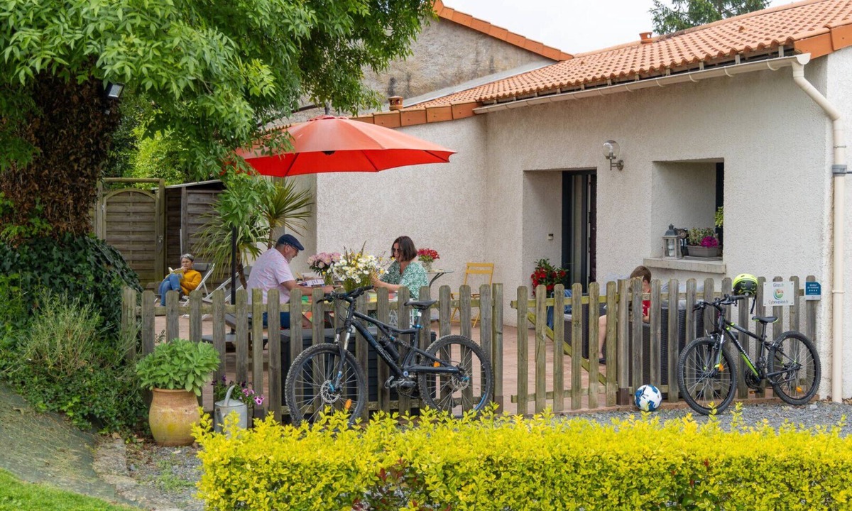 Bouzille House | Gîte "au petit bonheur"