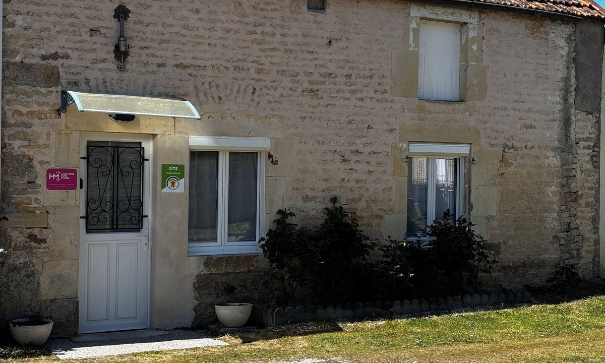 Chateauvillain House | Gîte Au Petit Café