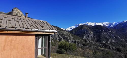 Chateauneuf-dʼEntraunes Hostel | Gîte-Auberge l'écureuil