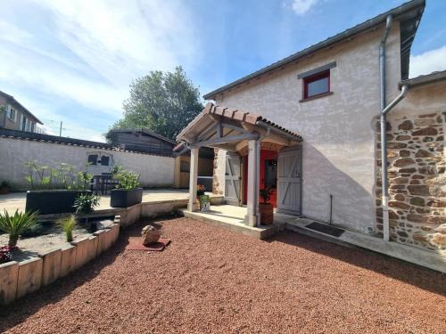 Notre-Dame-de-Boisset House | Gîte authentique avec spa et terrasse dans une grange rénovée - FR-1-496-320
