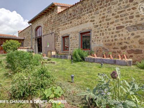 Verrieres-en-Forez House | Gîte authentique avec terrasses spacieuses - FR-1-496-327