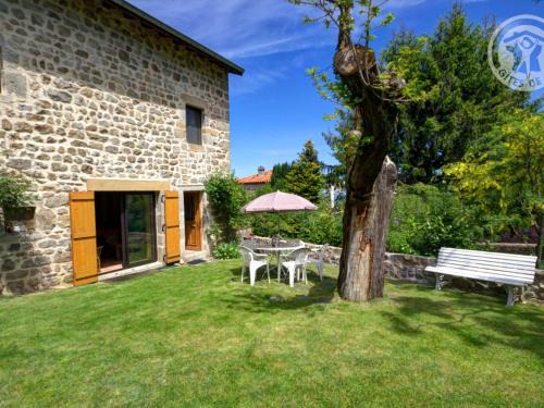 Marols House | Gîte authentique 6 pers avec jardin à Marols - FR-1-496-1