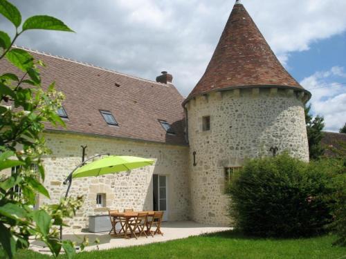 Coulonges-sur-Sarthe House | Gîte avec charme historique, 5 chambres, vaste jardin - FR-1-497-118